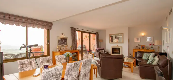 Sale of middle floor apartment in La Mairena 2