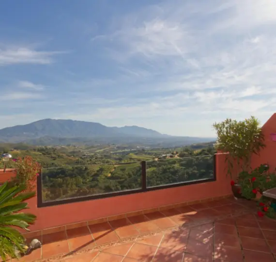 Sale of middle floor apartment in La Mairena