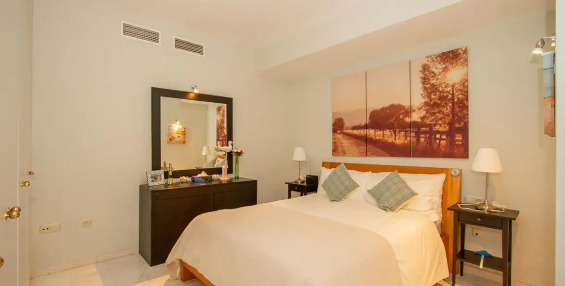 Sale of middle floor apartment in La Mairena 13