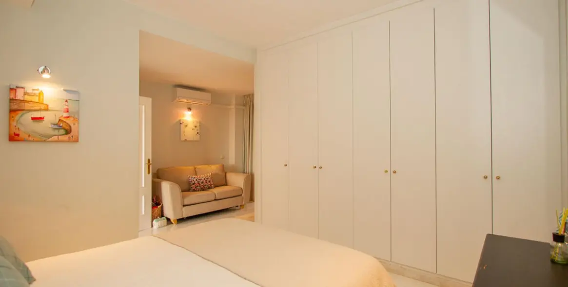 Sale of middle floor apartment in La Mairena 14