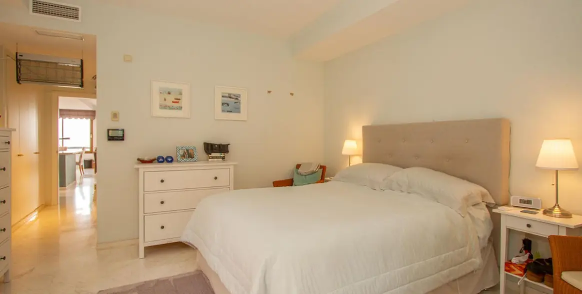 Sale of middle floor apartment in La Mairena 20