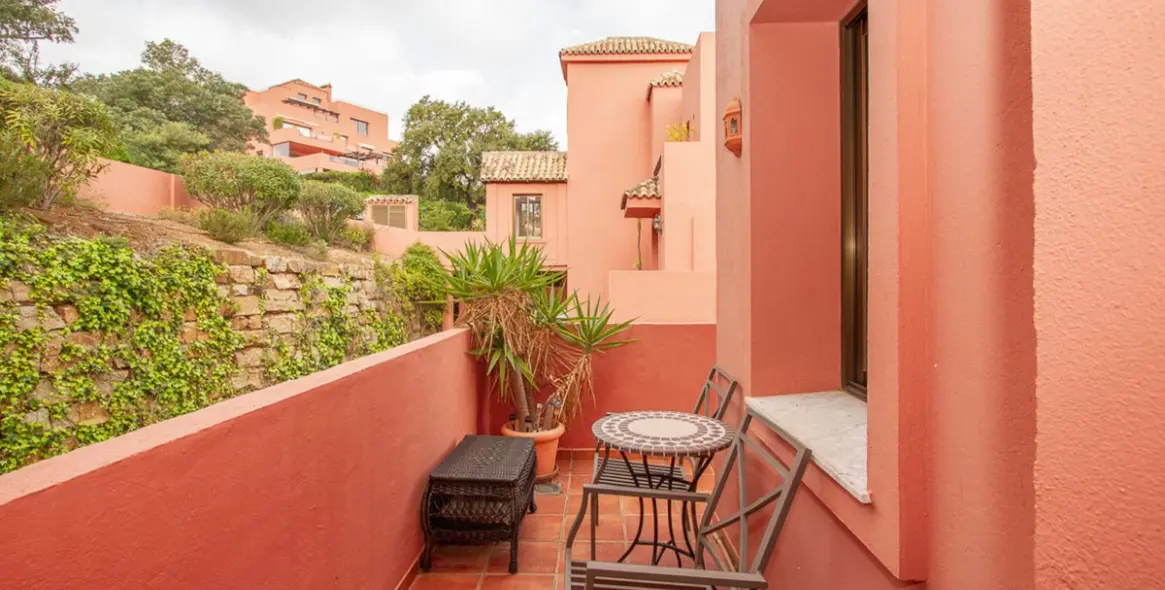 Sale of middle floor apartment in La Mairena 21