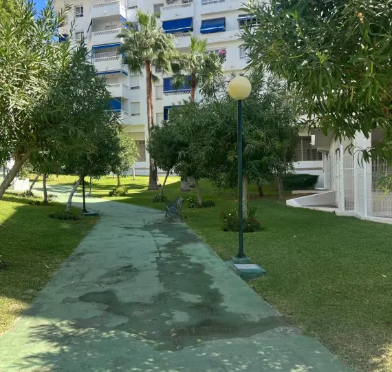 Sale of middle floor apartment in Nueva Andalucía