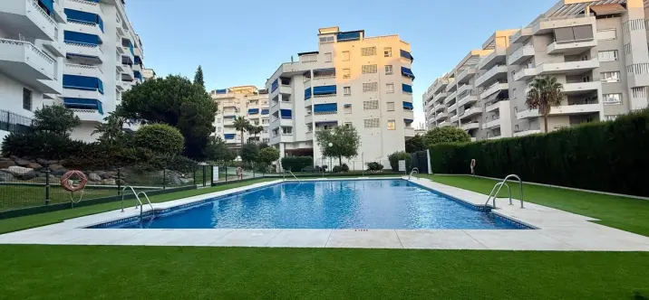 Sale of middle floor apartment in Nueva Andalucía 3