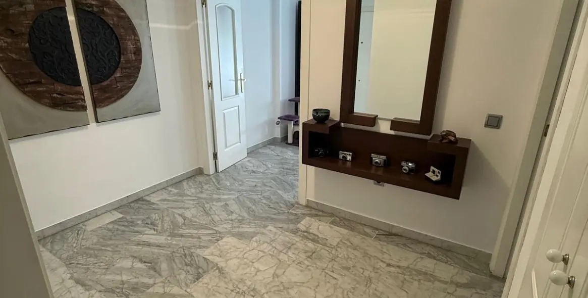 Sale of middle floor apartment in Nueva Andalucía 10