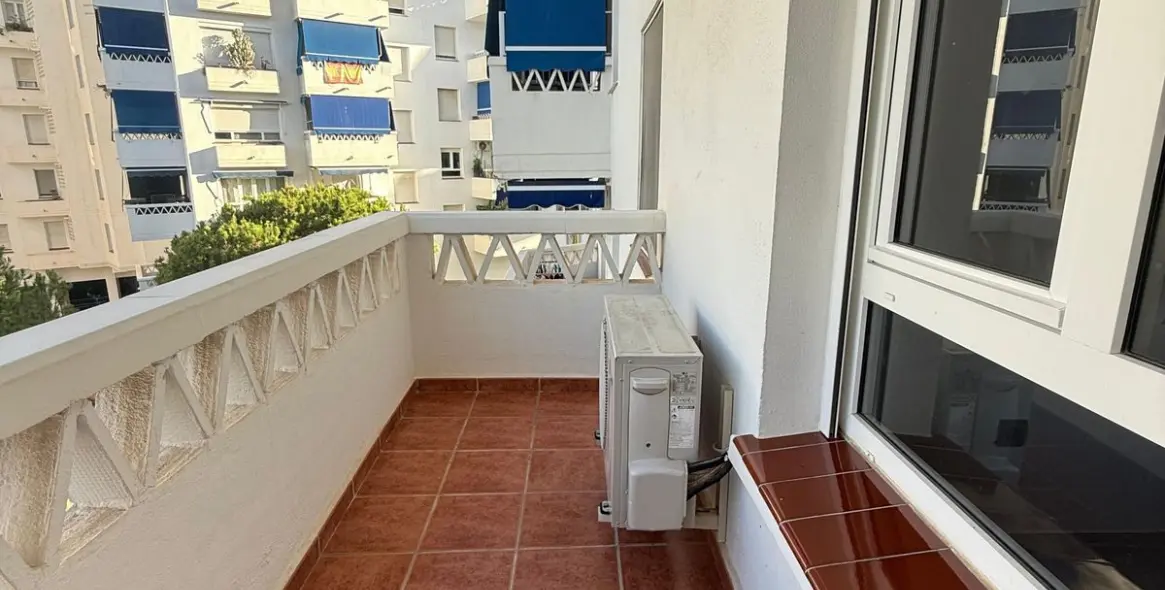 Sale of middle floor apartment in Nueva Andalucía 13