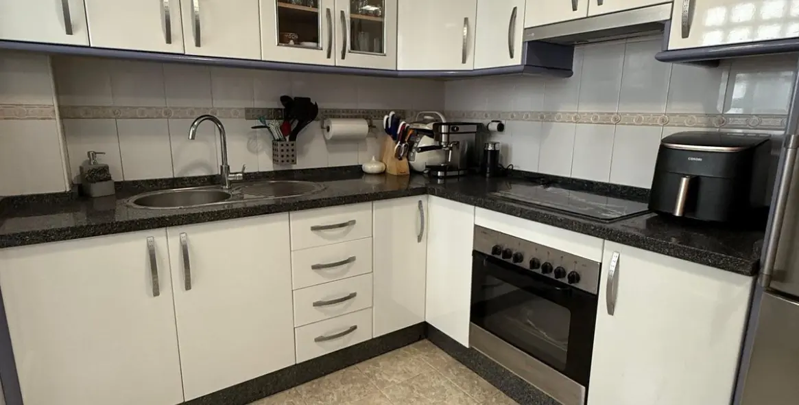 Sale of middle floor apartment in Nueva Andalucía 16