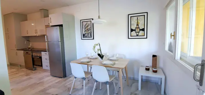 Sale of middle floor apartment in The Golden Mile 1