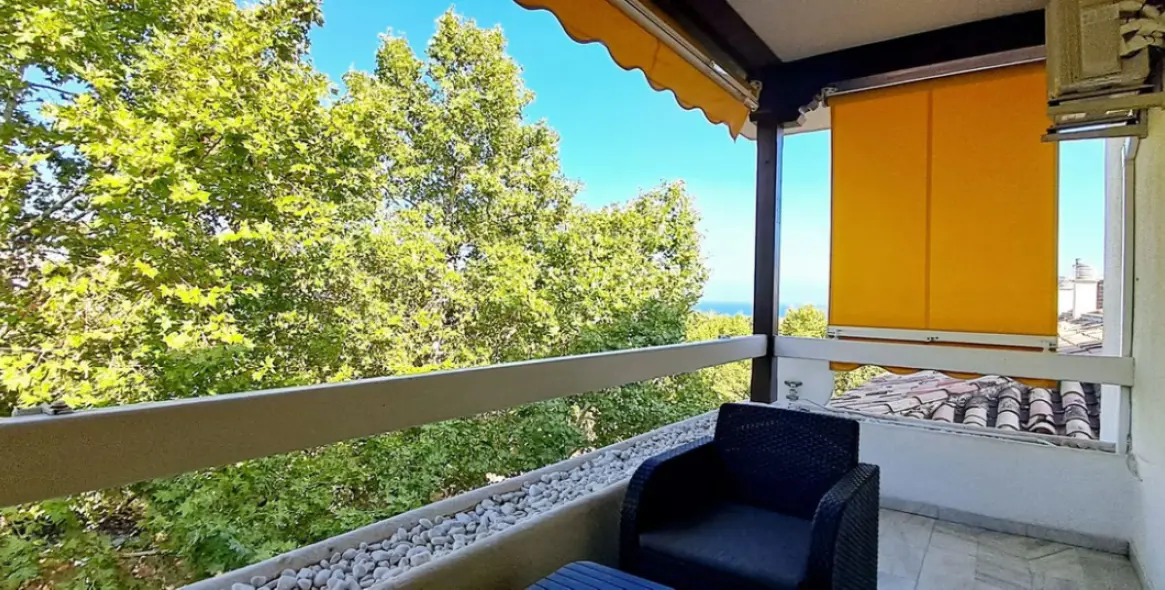 Sale of middle floor apartment in The Golden Mile 5