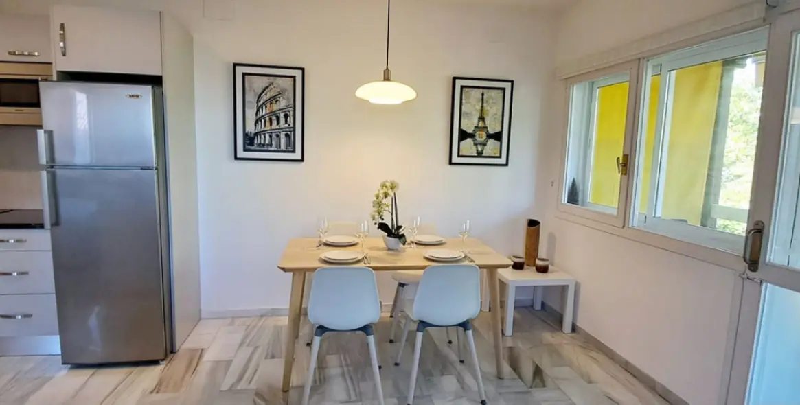 Sale of middle floor apartment in The Golden Mile 9