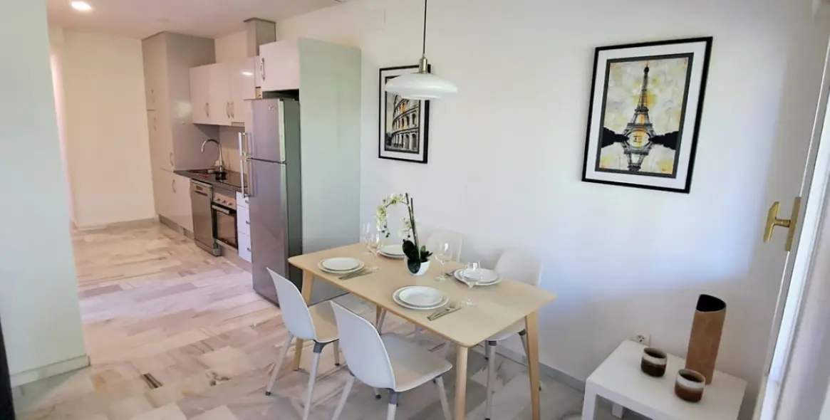 Sale of middle floor apartment in The Golden Mile 10