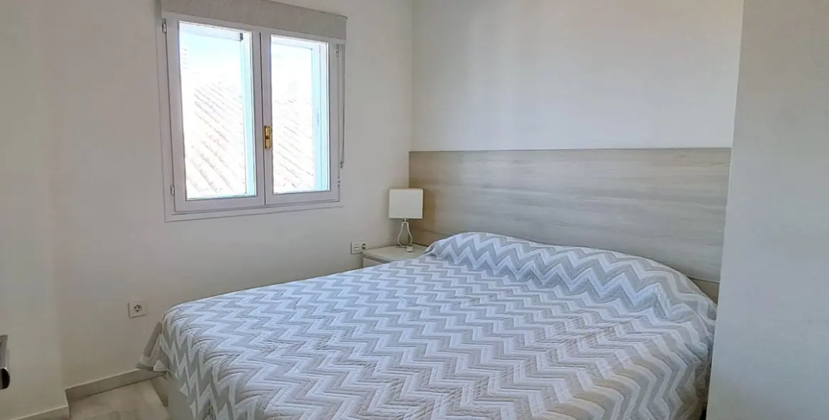 Sale of middle floor apartment in The Golden Mile 14