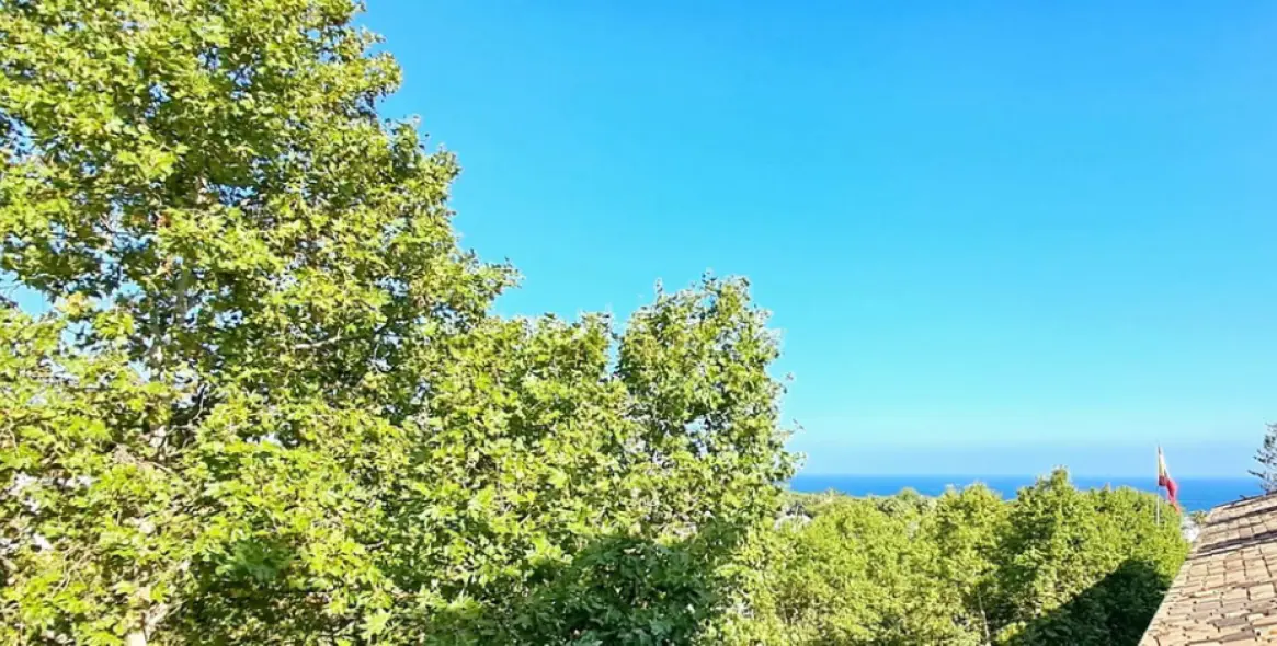 Sale of middle floor apartment in The Golden Mile 18