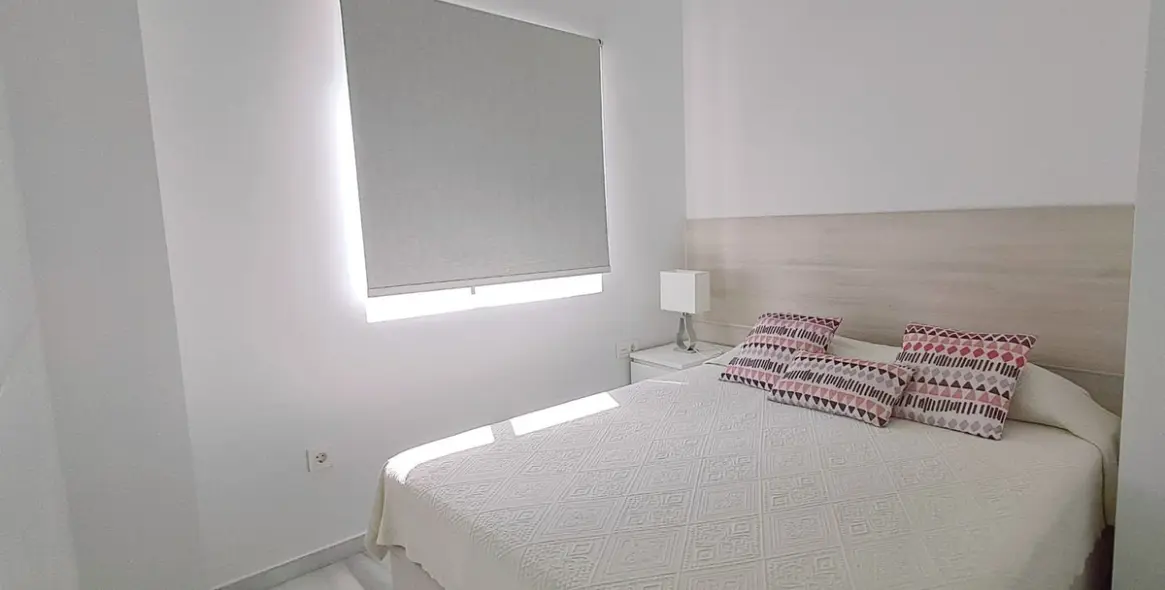 Sale of middle floor apartment in The Golden Mile 30