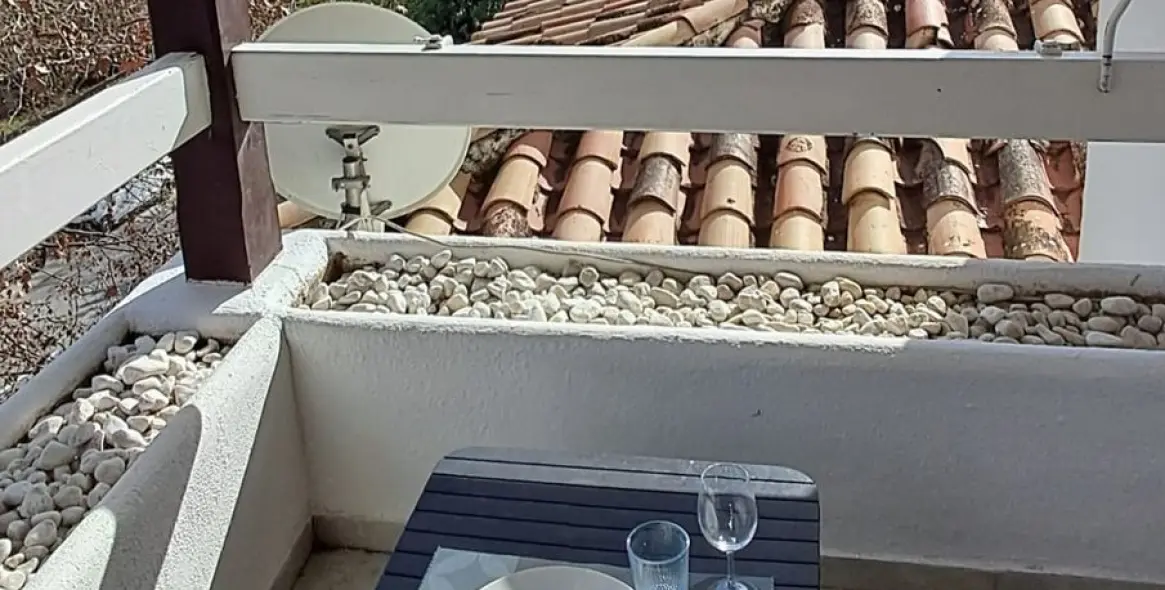 Sale of middle floor apartment in The Golden Mile 32