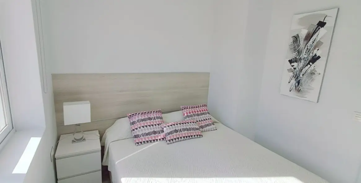 Sale of middle floor apartment in The Golden Mile 33