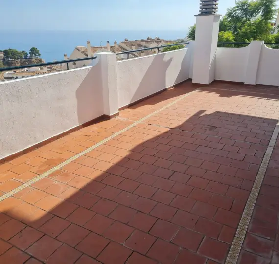 Продажа апартаментов на среднем этаже в Benalmadena