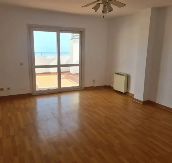 Продажа апартаментов на среднем этаже в Benalmadena