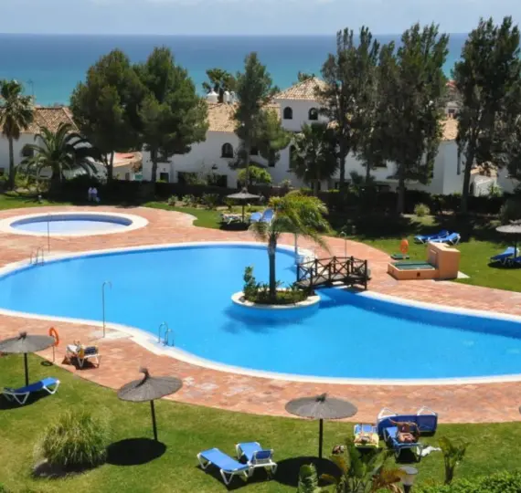 Продажа апартаментов на первом этаже в La Duquesa