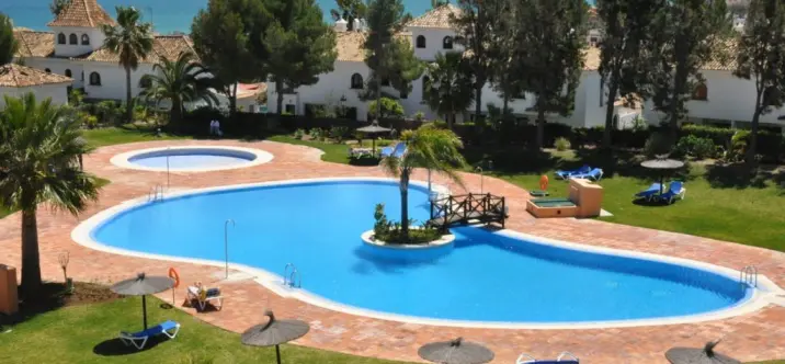 Продажа апартаментов на первом этаже в La Duquesa 1