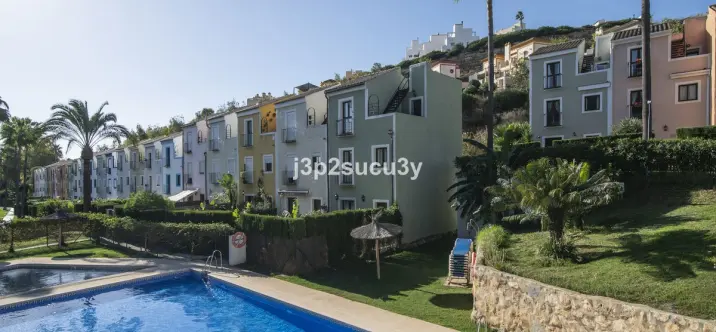 Semi-detached house R5200129 0