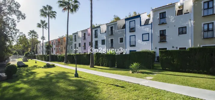 Semi-detached house R5200129 1