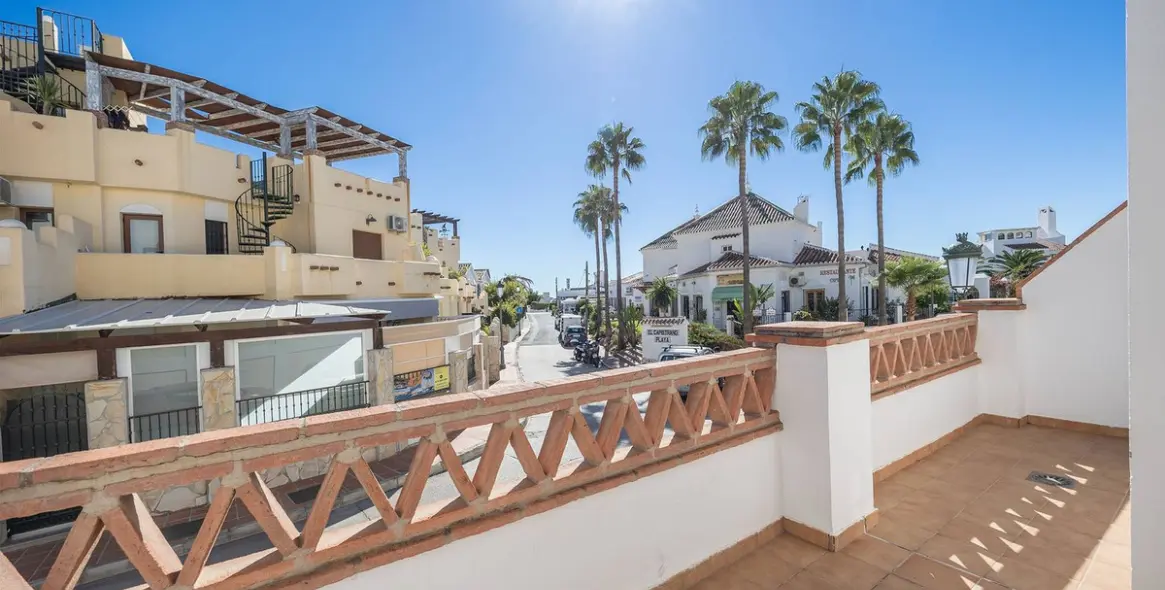 Продажа апартаментов на первом этаже в Nerja 1