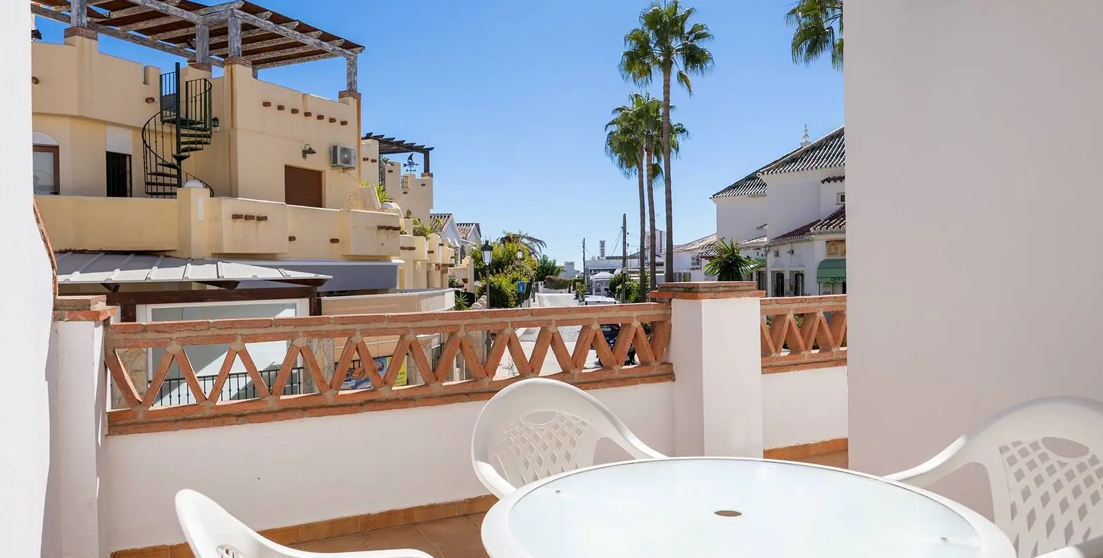 Sale of ground floor apartment in Nerja 2