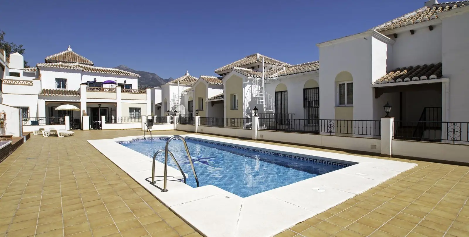 Sale of ground floor apartment in Nerja 3