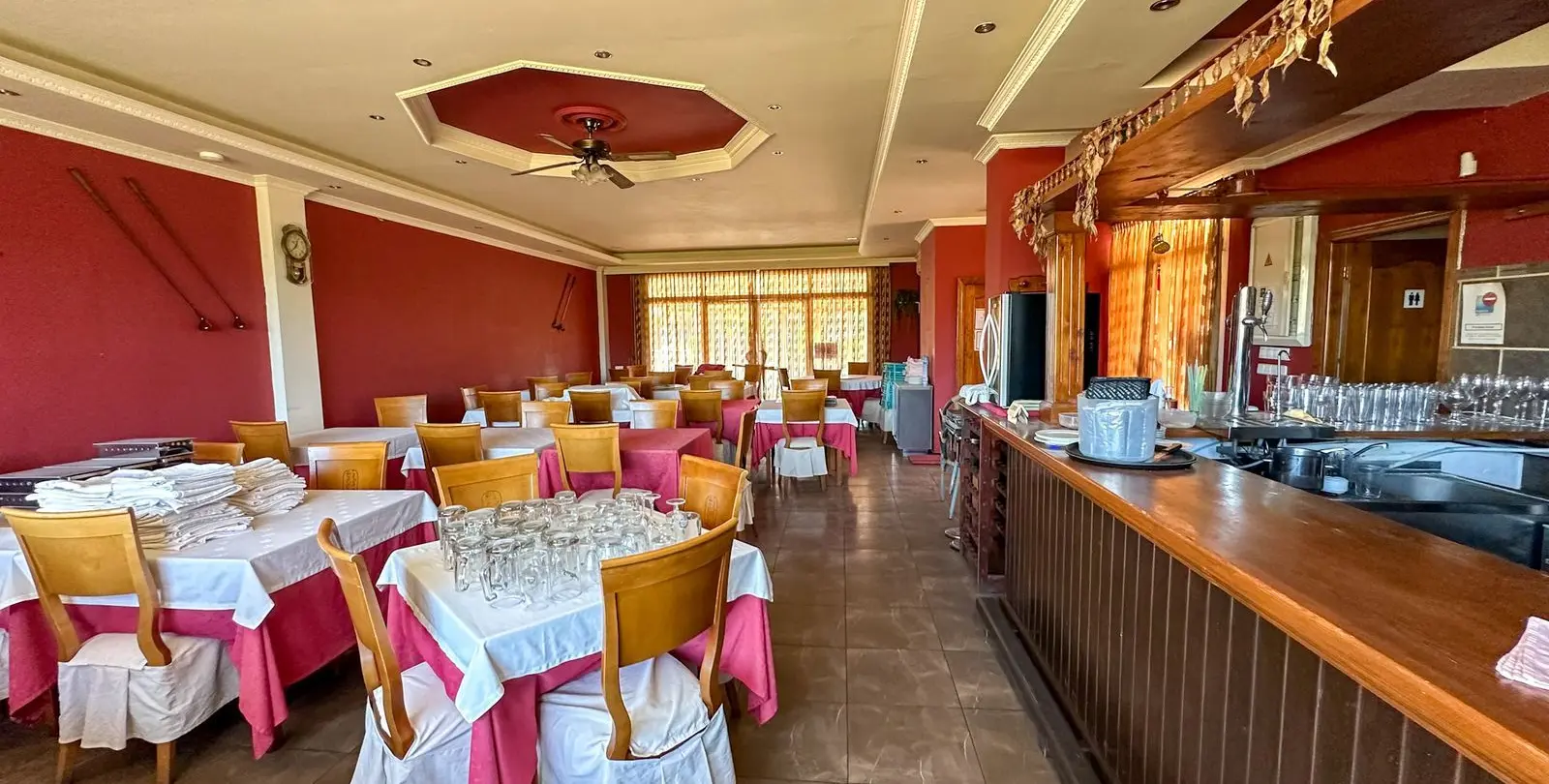 Sale of commercial premises in El Paraiso 1