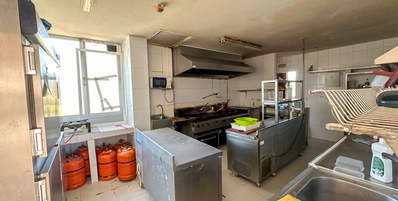 Sale of commercial premises in El Paraiso 4