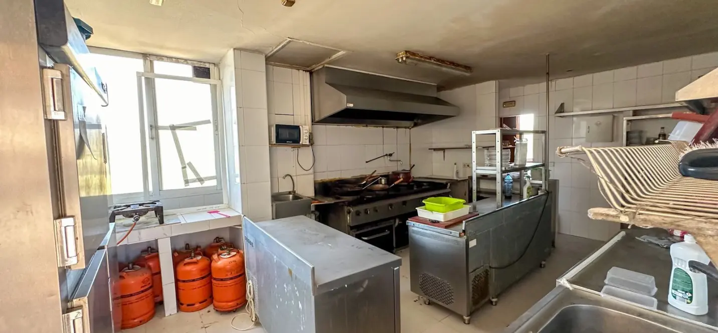 Venta de local comercial en El Paraiso 3