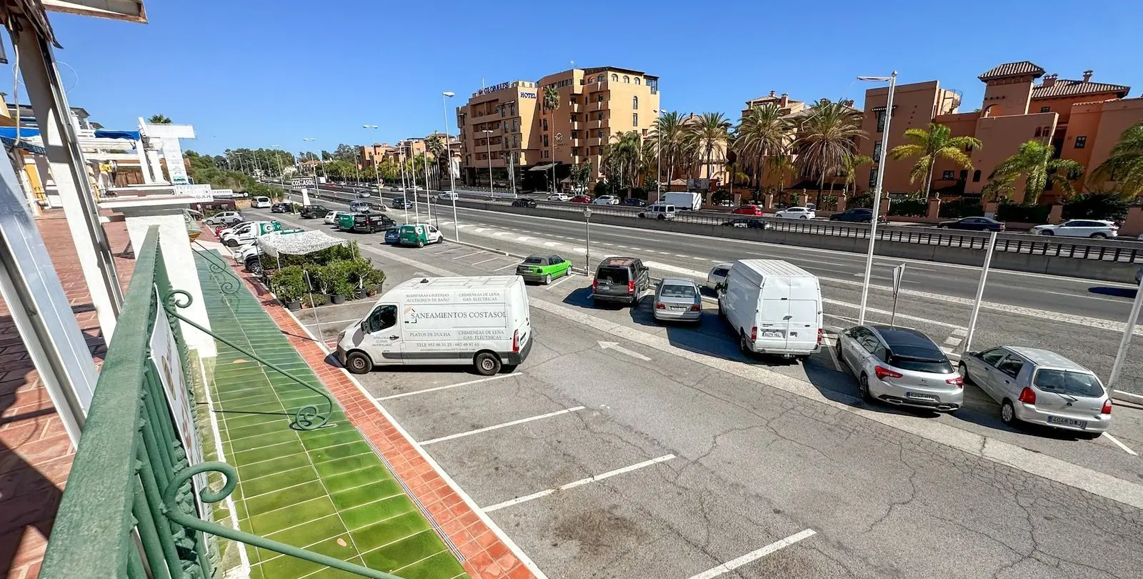Sale of commercial premises in El Paraiso 7