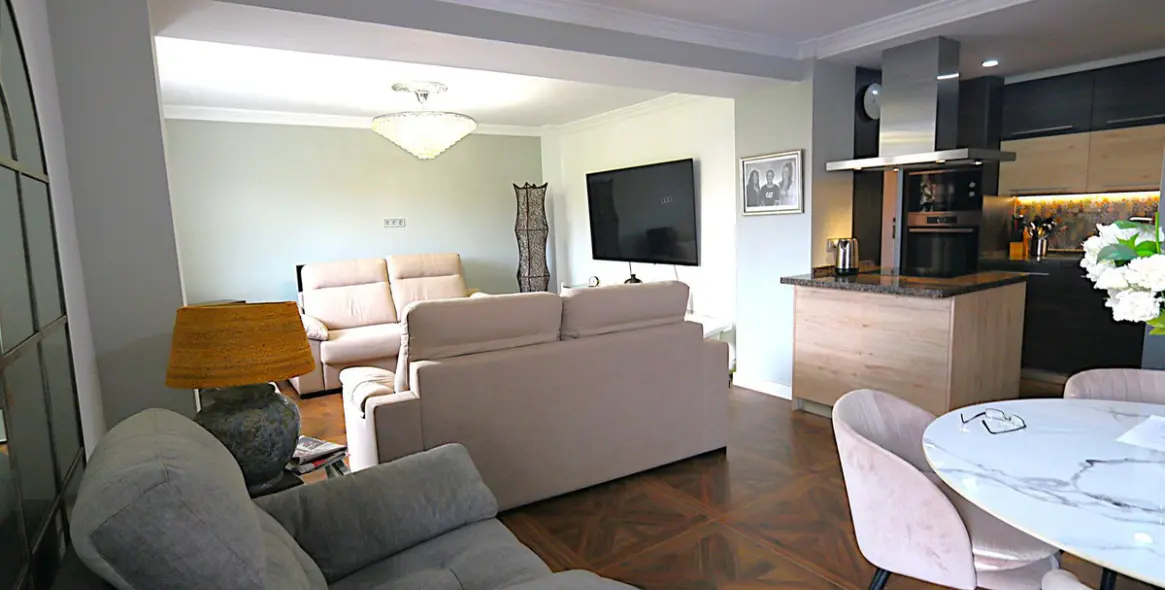 Sale of middle floor apartment in Fuengirola 2