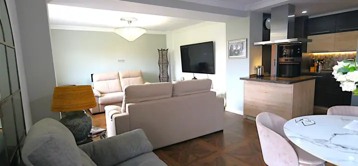 Sale of middle floor apartment in Fuengirola 1