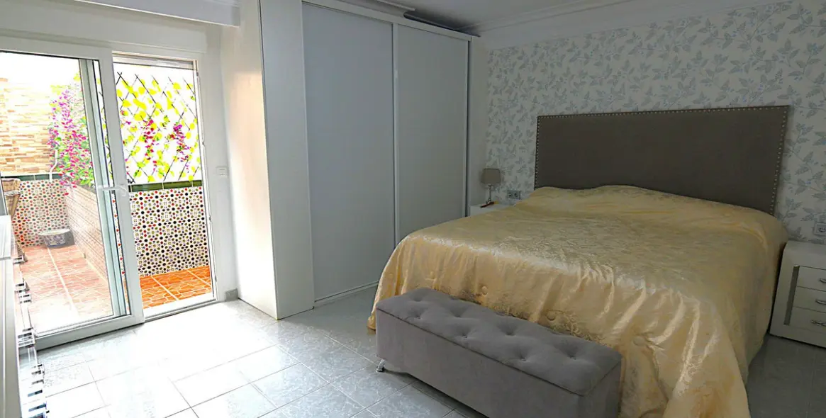 Sale of middle floor apartment in Fuengirola 10