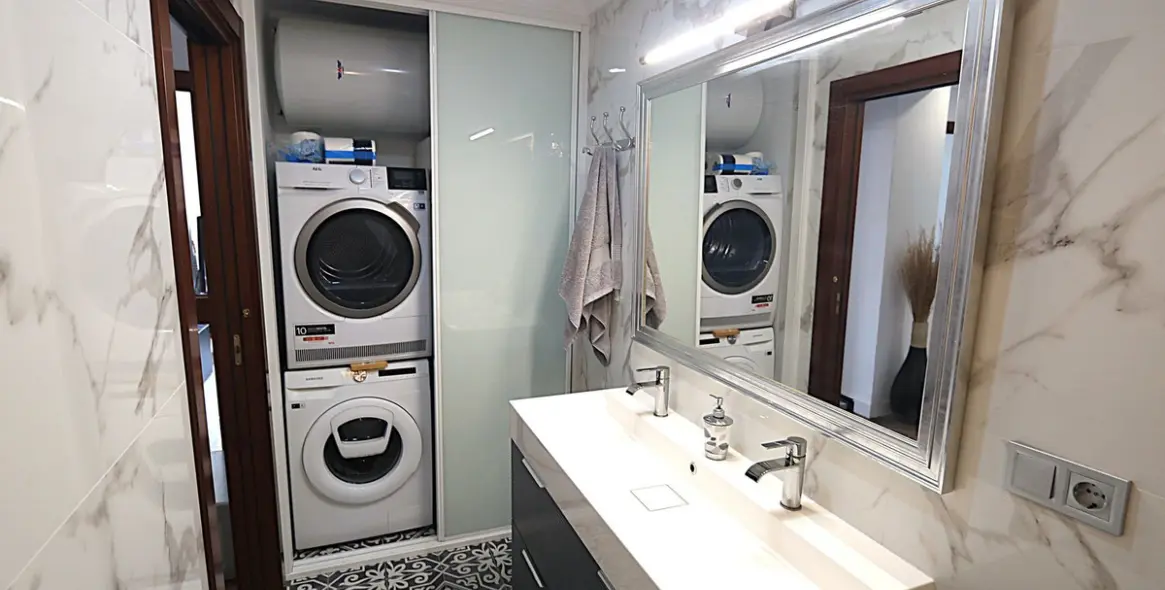 Sale of middle floor apartment in Fuengirola 13