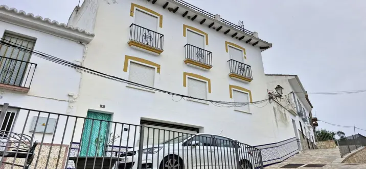 Sale of townhouse in Guaro 0