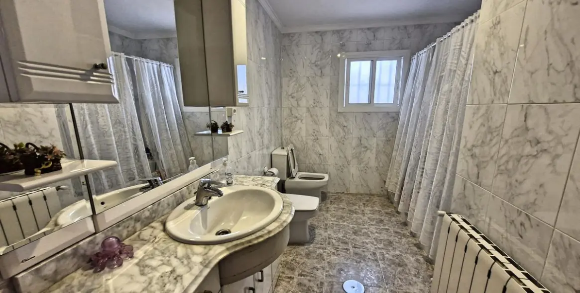 Sale of townhouse in Guaro 9