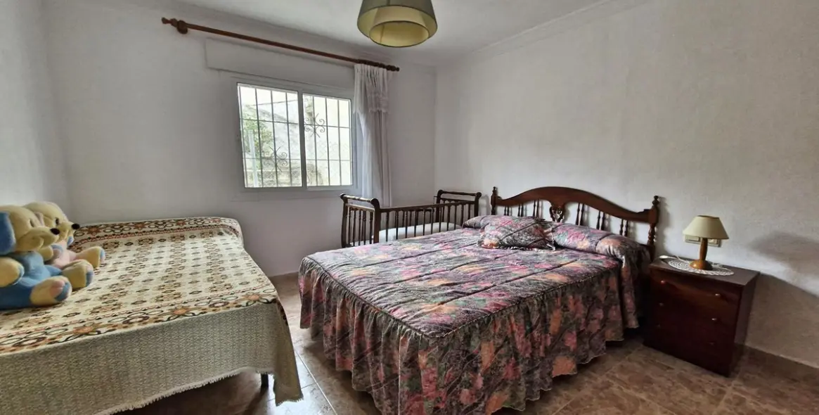 Sale of townhouse in Guaro 10