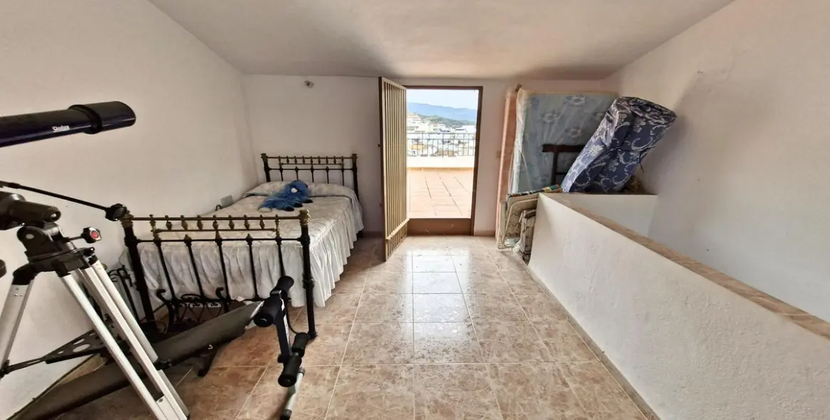 Sale of townhouse in Guaro 16