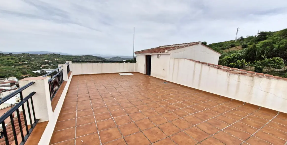 Sale of townhouse in Guaro 17