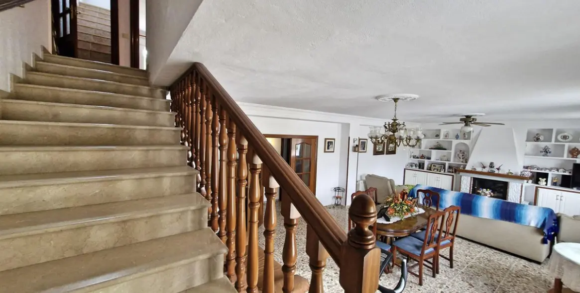 Sale of townhouse in Guaro 18