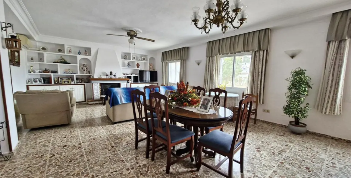 Sale of townhouse in Guaro 19