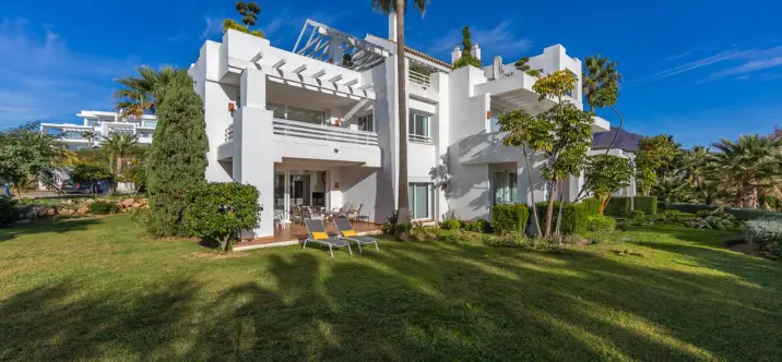 Продажа апартаментов на первом этаже в Casares Playa 2