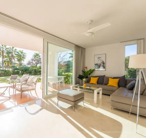 Продажа апартаментов на первом этаже в Casares Playa