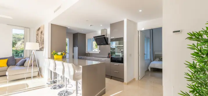 Продажа апартаментов на первом этаже в Casares Playa 4