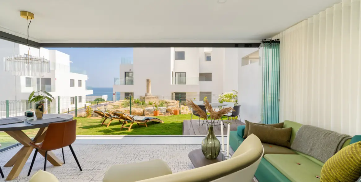 Продажа апартаментов на первом этаже в Casares 1