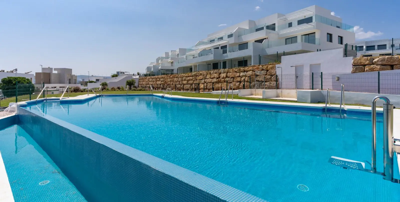 Продажа апартаментов на первом этаже в Casares 20