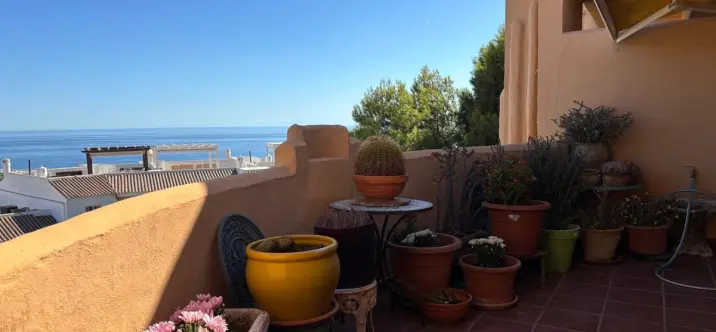 Продажа апартаментов на среднем этаже в Calahonda 1